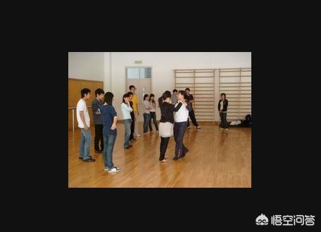 慢三步舞基本步法入门（慢三步舞基本步法入门慢动作）